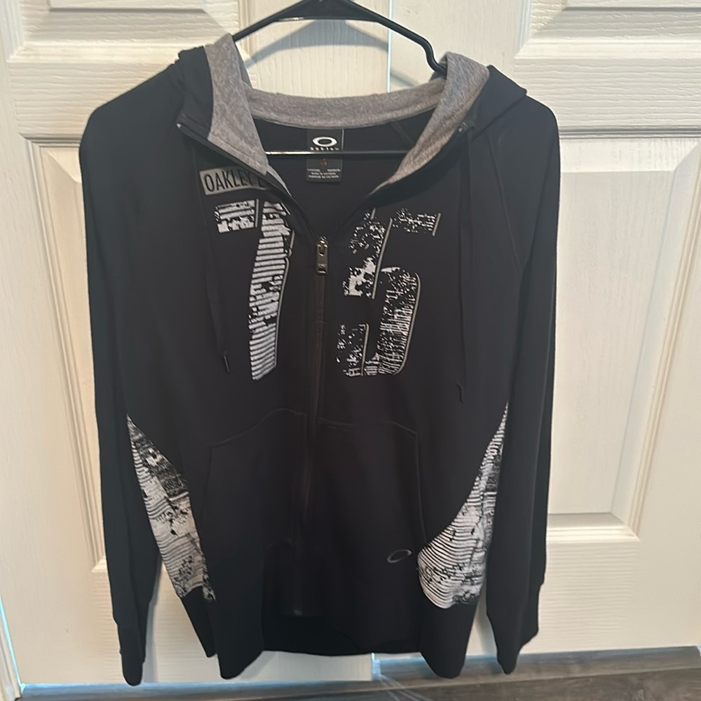 Men’s Oakley zip up hoodie
